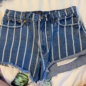 Abercrombi High rise short jean shorts size 26